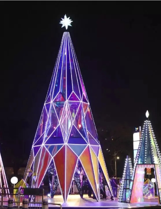 2021年的現(xiàn)貨圣誕美陳及圣誕樹 2021年的現(xiàn)貨圣誕美陳及圣誕樹